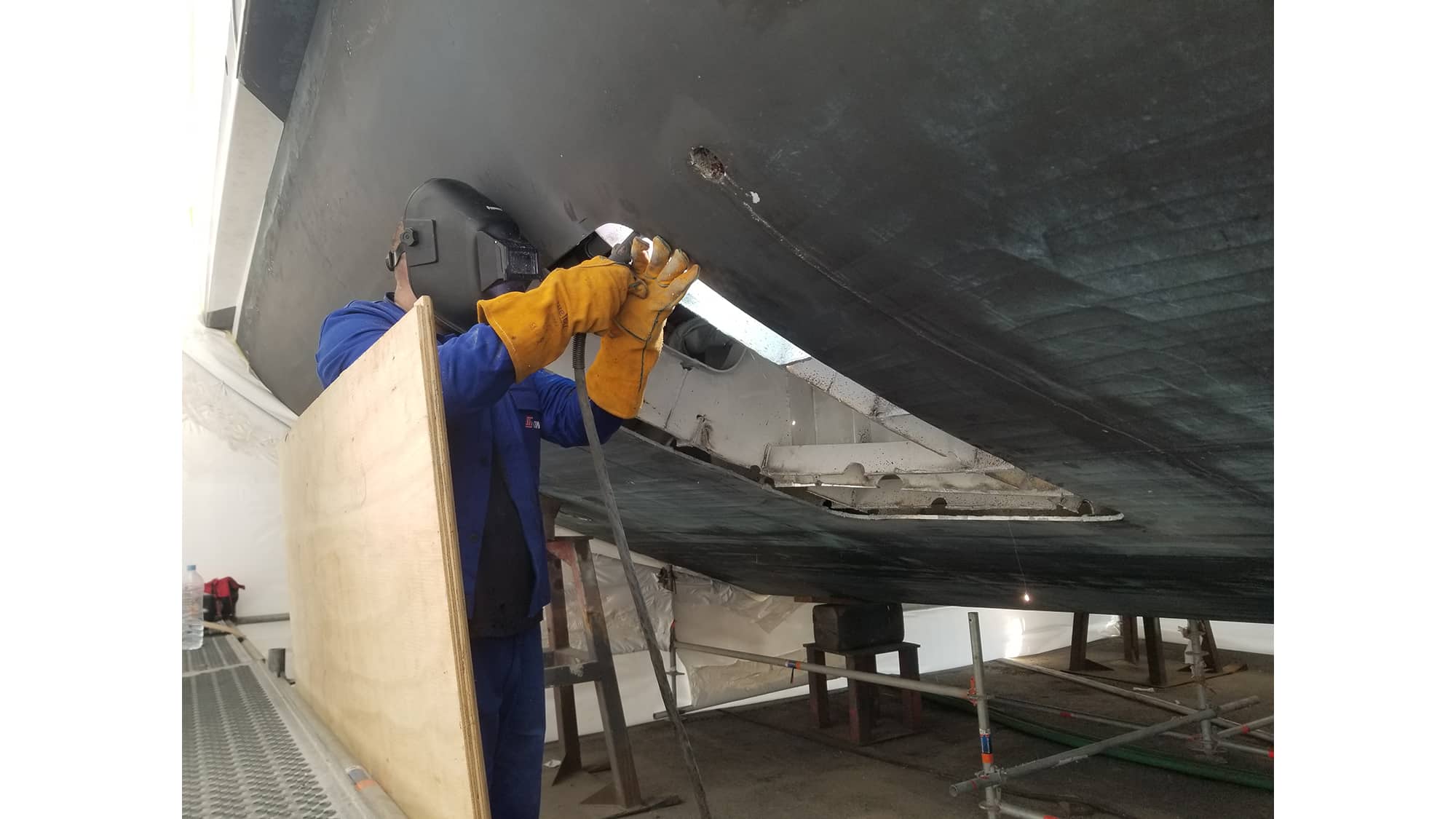 Reforma del buque Bon Vivant en aluminio para la instalación de estabilizadores