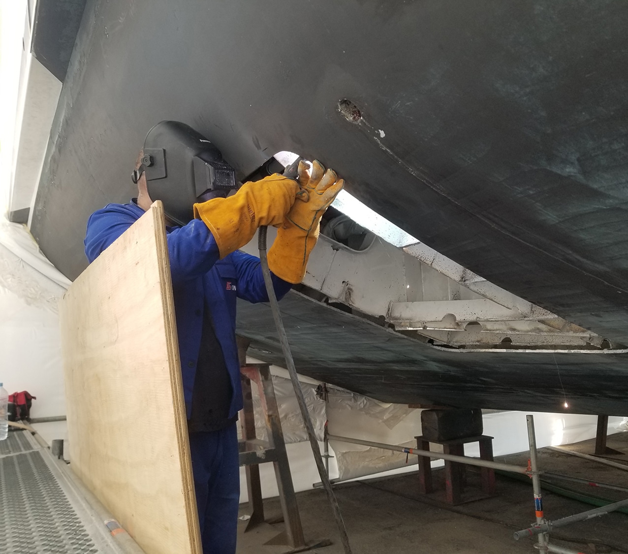 Reforma del buque Bon Vivant en aluminio para la instalación de estabilizadores